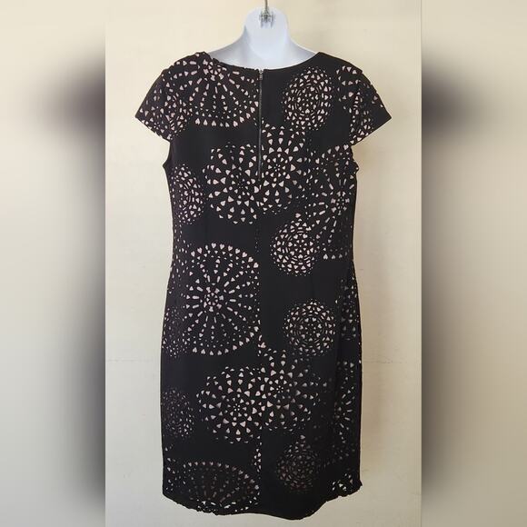 SIGNATURE CAMRYN Black Eyelet Laser Cut Sheath Dress Size 16 - Picture 5 of 10